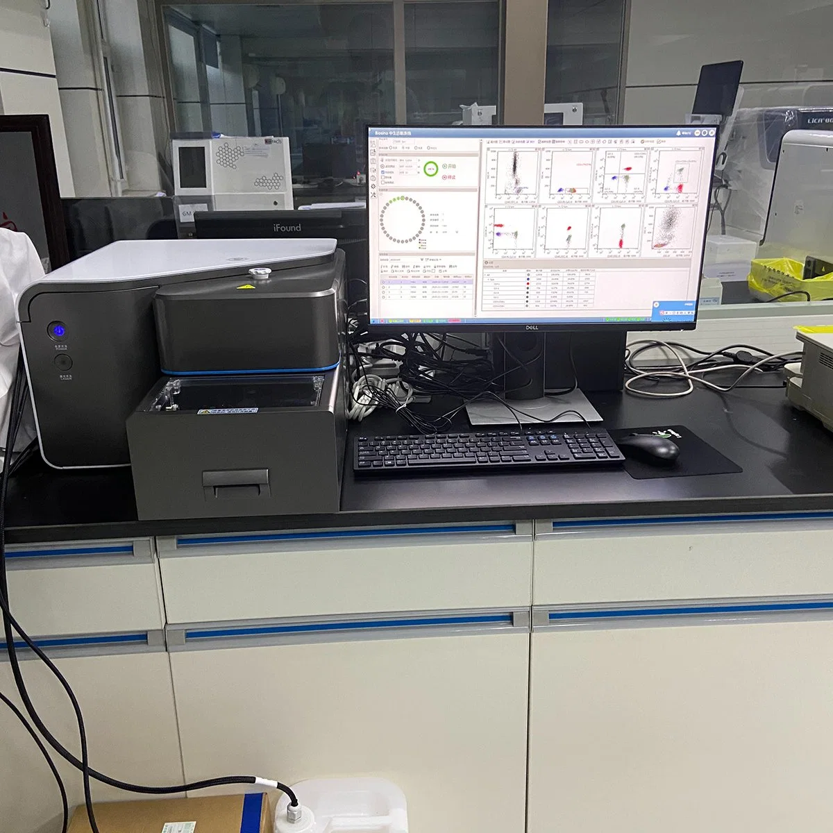 Efficient CD4 Counter and Reagents Flow Cytometry Analysis