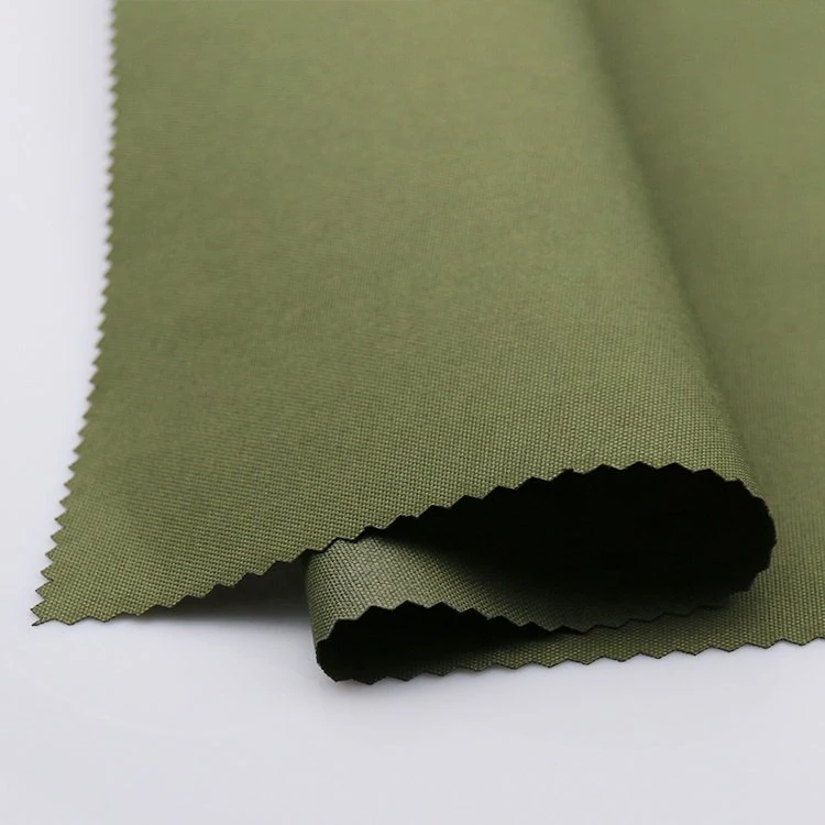 Tissu d'ombrage en polyester et nylon enduit d'argent avec revêtement en PU PA imprimé camouflage pour sac à dos, bagages, housse de tente et imperméable.