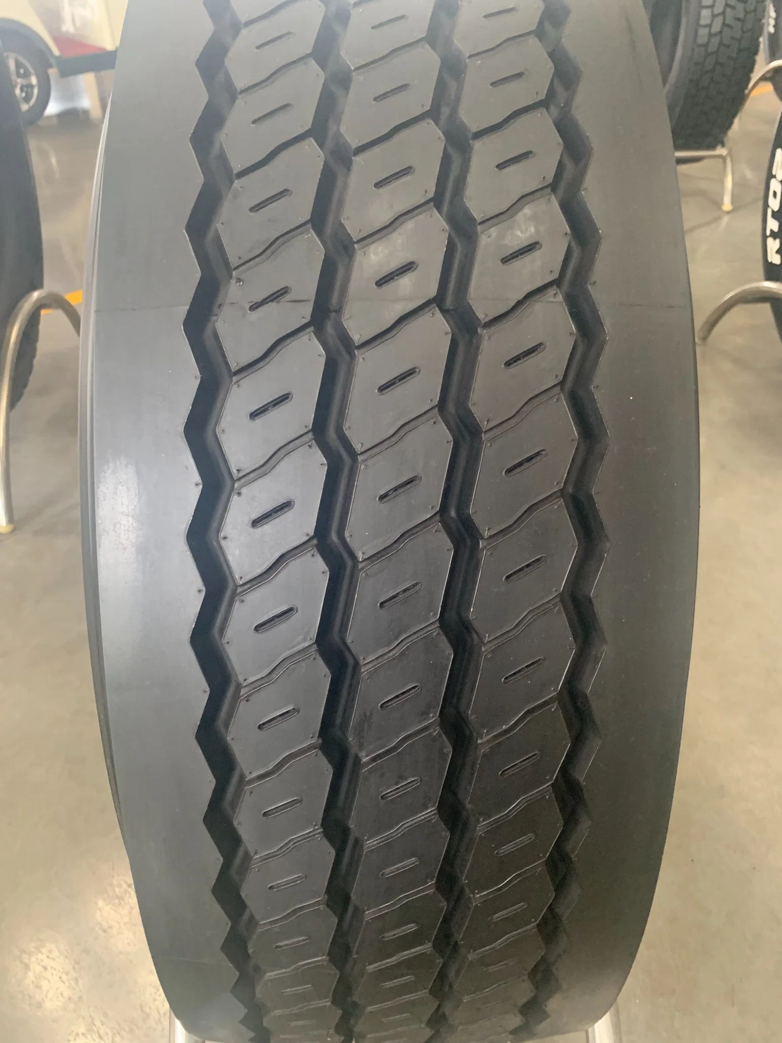 Top Brand Roadone, Pirelli Quality Heavy Duty Radial Truck Tyres