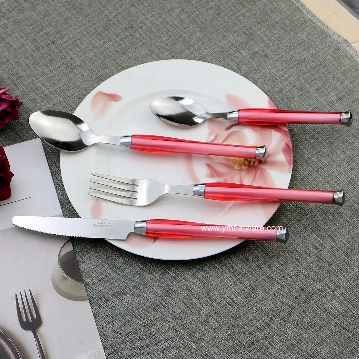 أدوات المائدة الشفافة وردية اللون وردية اللون وردية اللون وردية اللون بدون أكمام مع 24 قطعة من البلاستيك