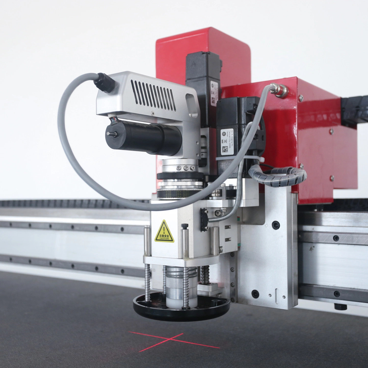 First-Class Highly Accurate Cutting Equipment for Advertising and Printing Industry