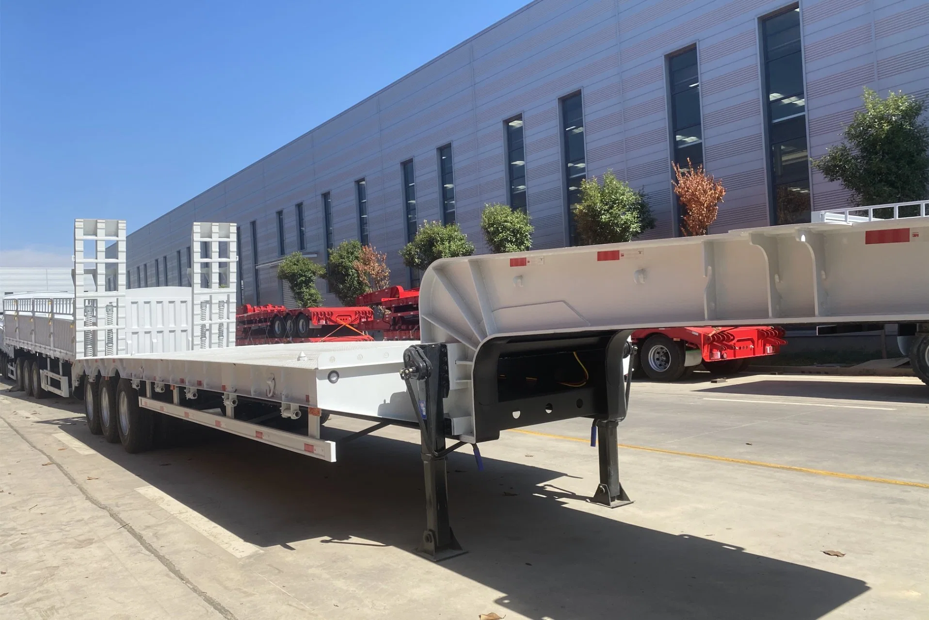 Vehicle Master Used 3 Axles Heavy Lowboy Trailer Excavator Transport Lowbed Trailer Lowloader Low Bed Semi Trailer for Sale with Factory Price