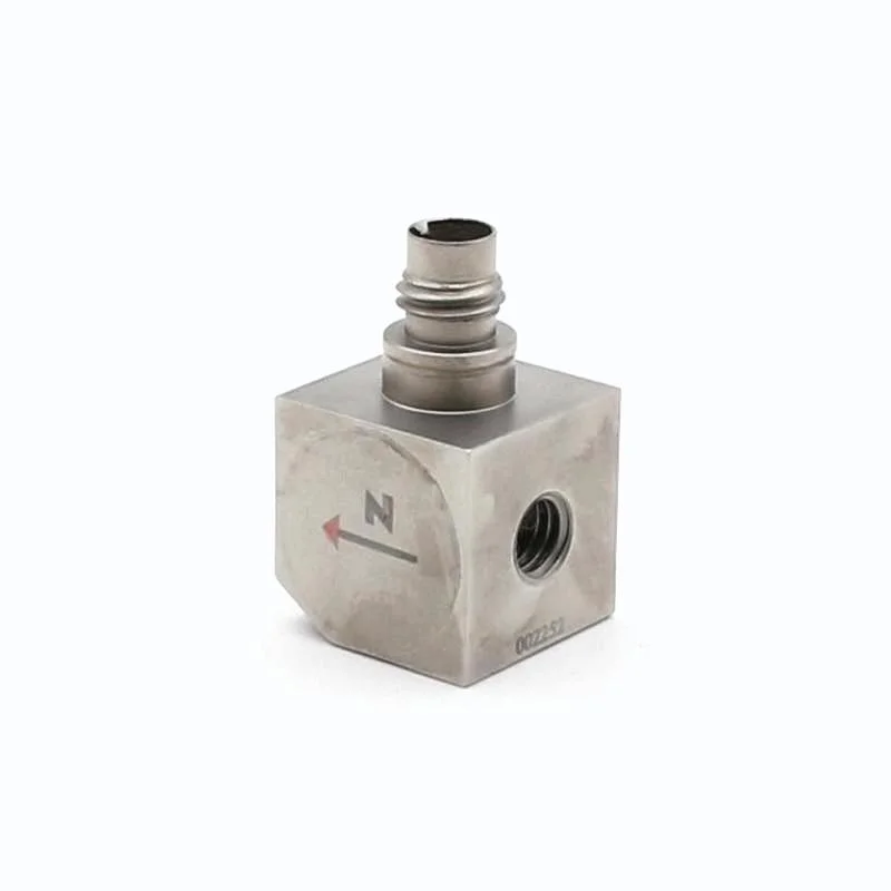 Taille mini préamplificateur intégré dans l'IEPE 1/4-28 à quatre coeurs de capteur d'accélération piézoélectrique triaxial (A27F50)