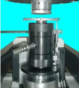 Triaxial instrumento especial para la ingeniería de roca (servo control).