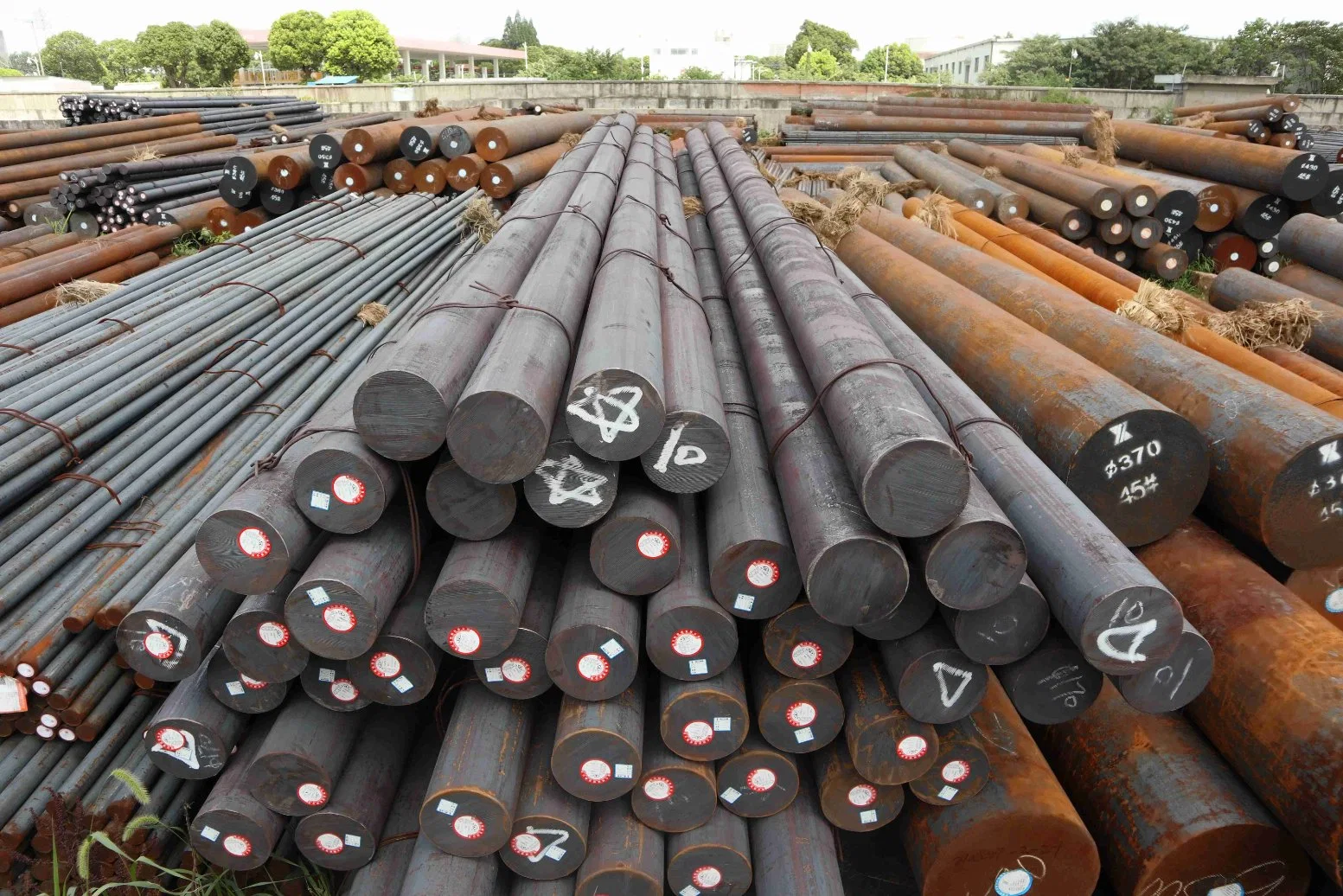 SAE 1045 1020 Hot Rolled Iron Carbon Steel Round Bars Round Steel Bar