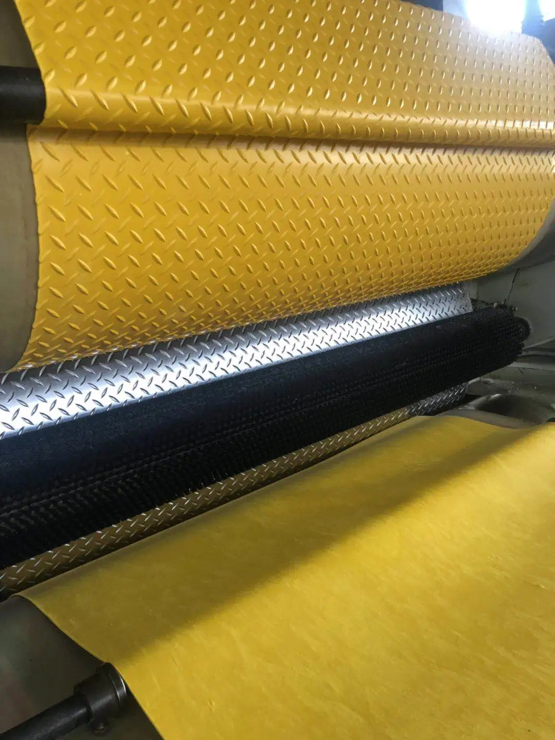 Yellow 2m Width Industrial Anti-Slip Diamond Rubber Safety Floor Protection Mat Willow Rubber