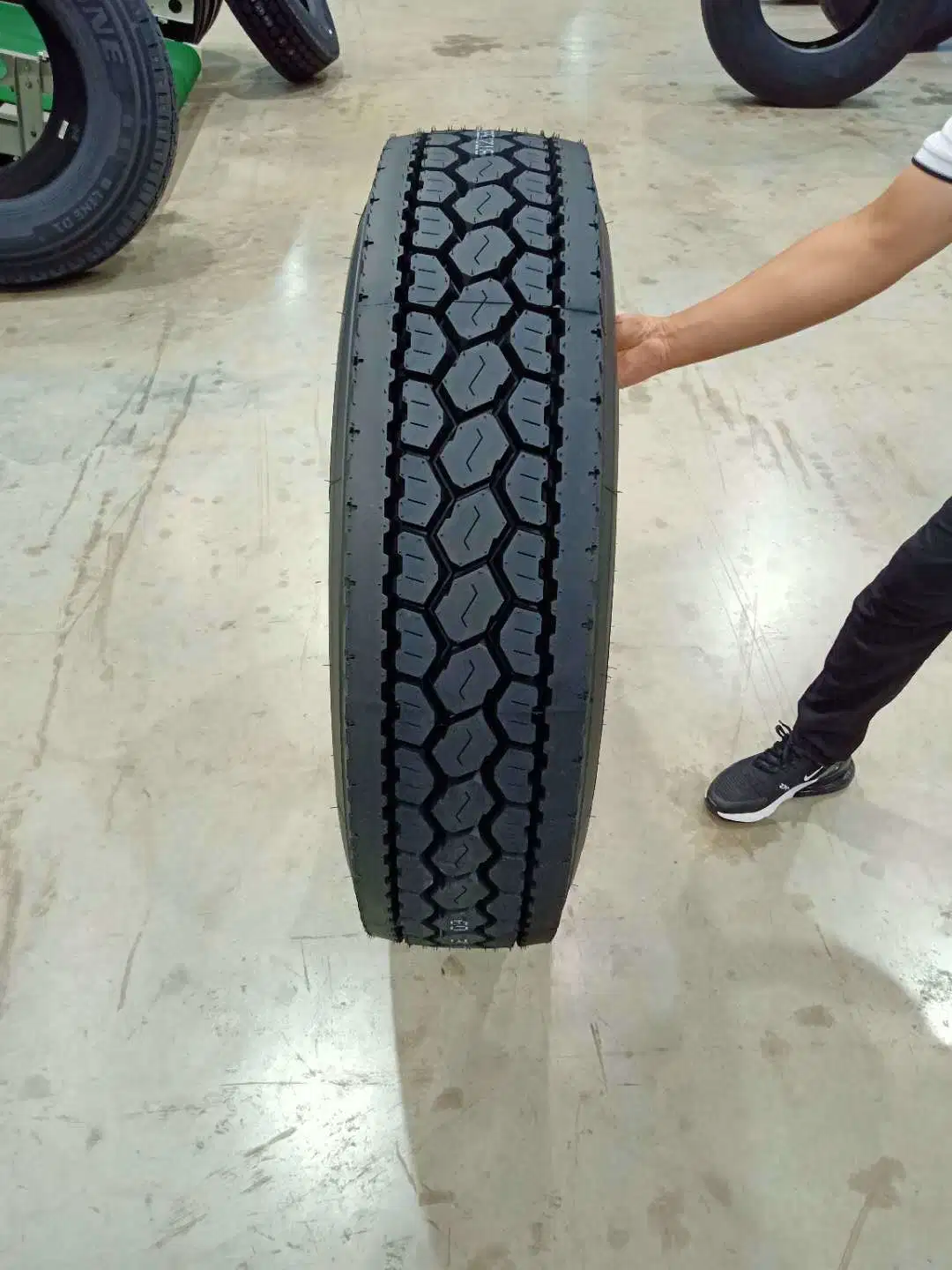 10.00R20 Suitable for International market Manufactured by best Truck tire factory with wide range of sizes reliable service High Performance Rubber TBR Tires