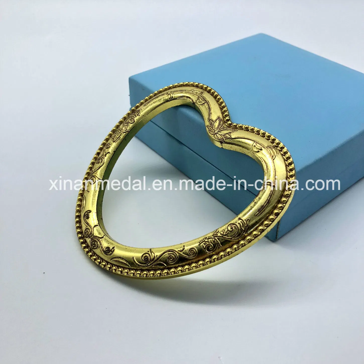 Heart-Shaped Imitation Gold Metal Mini Photo Frame Decoration