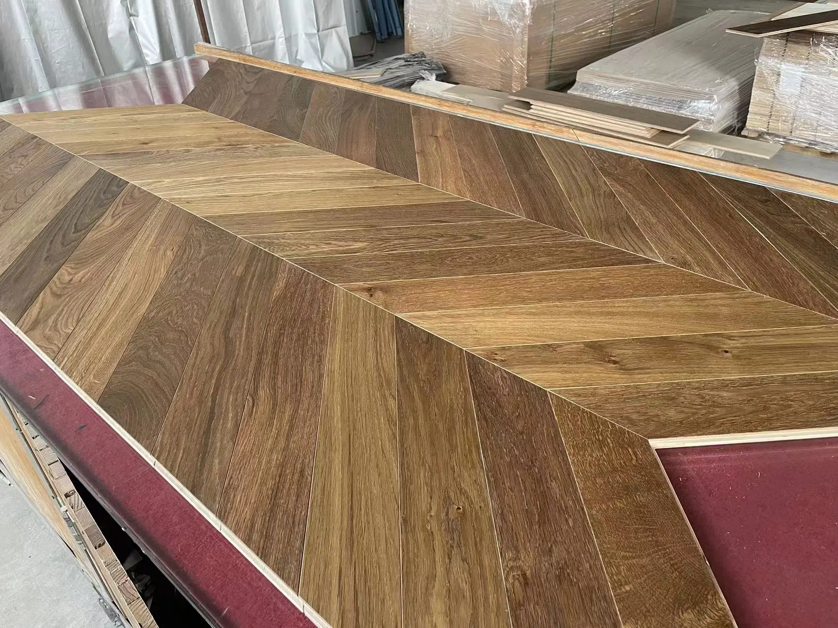 Eco-Friendly Oak Engineered Flooring/Wood Flooring/Timber Flooring/Parquet Flooring/Chevron Hardwood Flooring