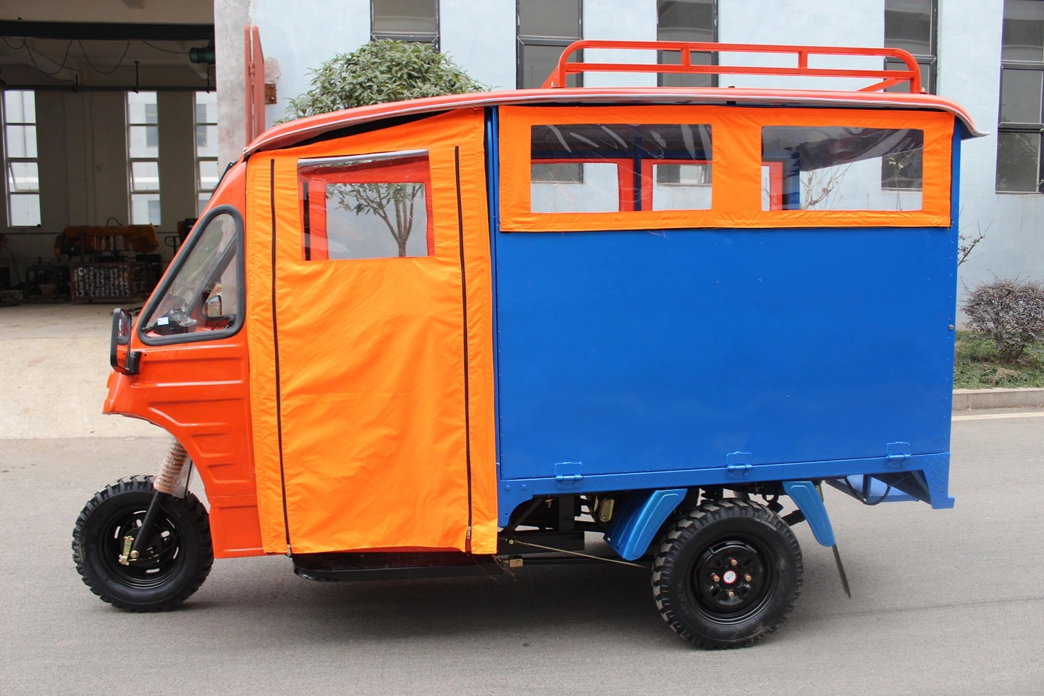 Bajaj Taxi Famous Motor Tricycle 3-Wheel Gasoline Passenger Trike for Aeros