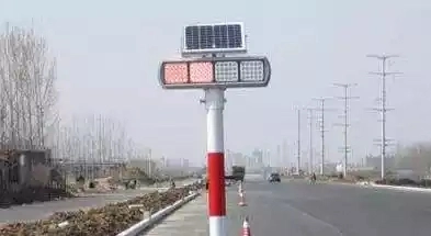 Lumière solaire bleue rouge danger Avertissement luminosité élevée Feu de circulation clignotant