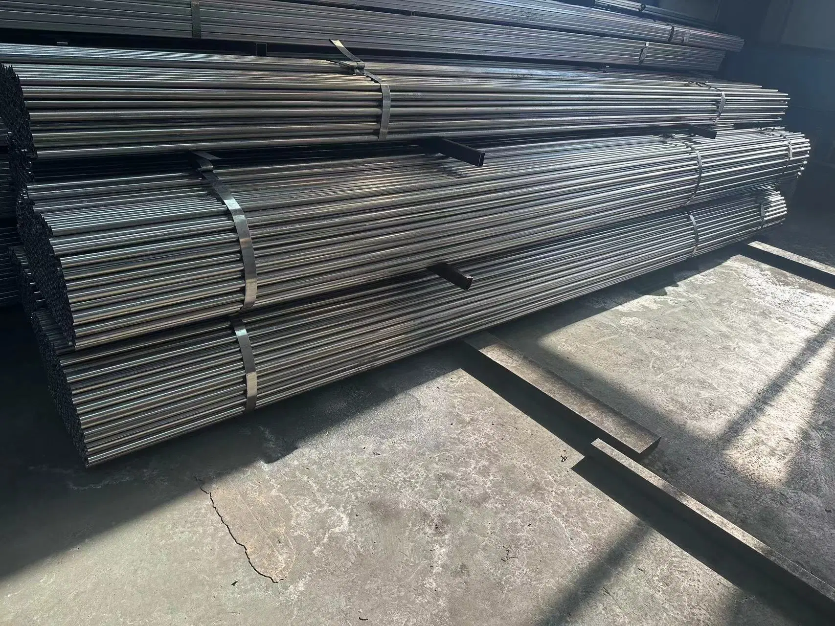 Factory Wholesale/Supplier Hot Rolled Q195 Q235 Q355 Customized Welded Circle Steel/Carbon/Galvanized Pipes for Medical Equipment