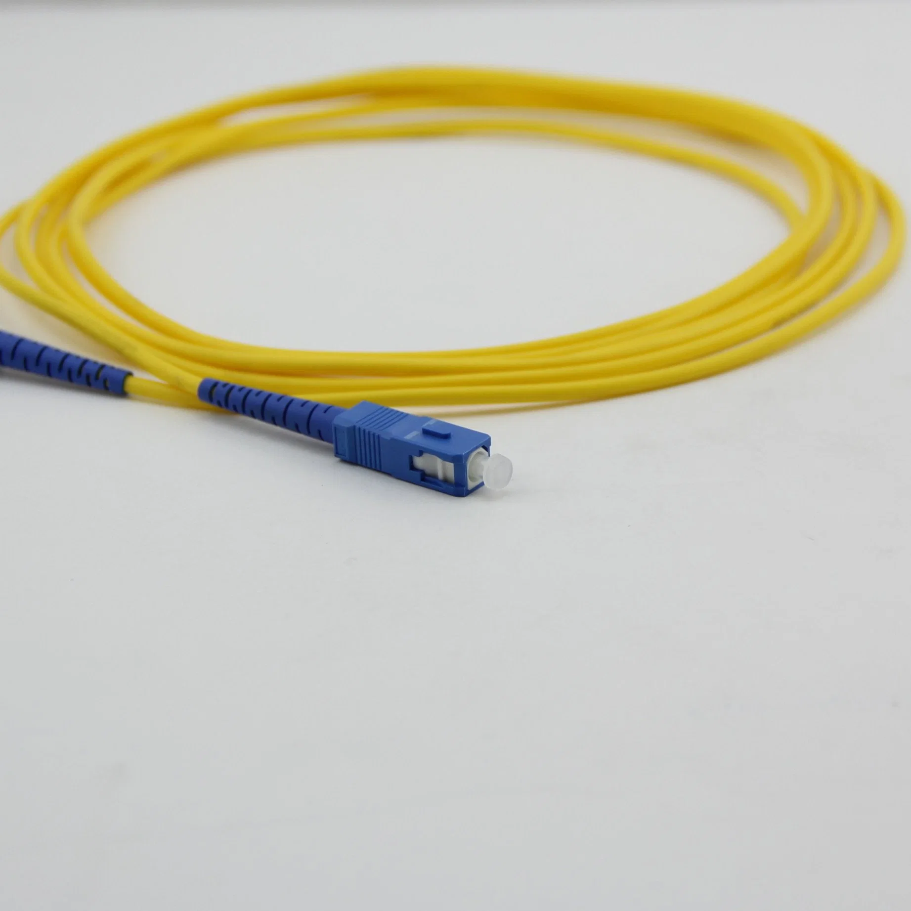 الفئة كبل توصيل RJ45 24AWG عالي الأداء (5 م) ذو موصل ذكر عالي الأداء وكبل شبكة محلية (LAN) ذو موصل ذكر غير محمي من نوع 5E، كبل ألياف ضوئية