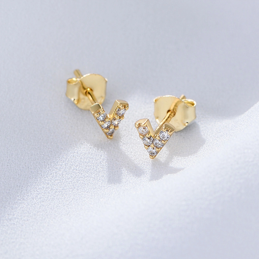 Minimalista 925 Joyería de Plata y chapado en oro CZ la letra V Bisutería Stud Earrings para mujeres