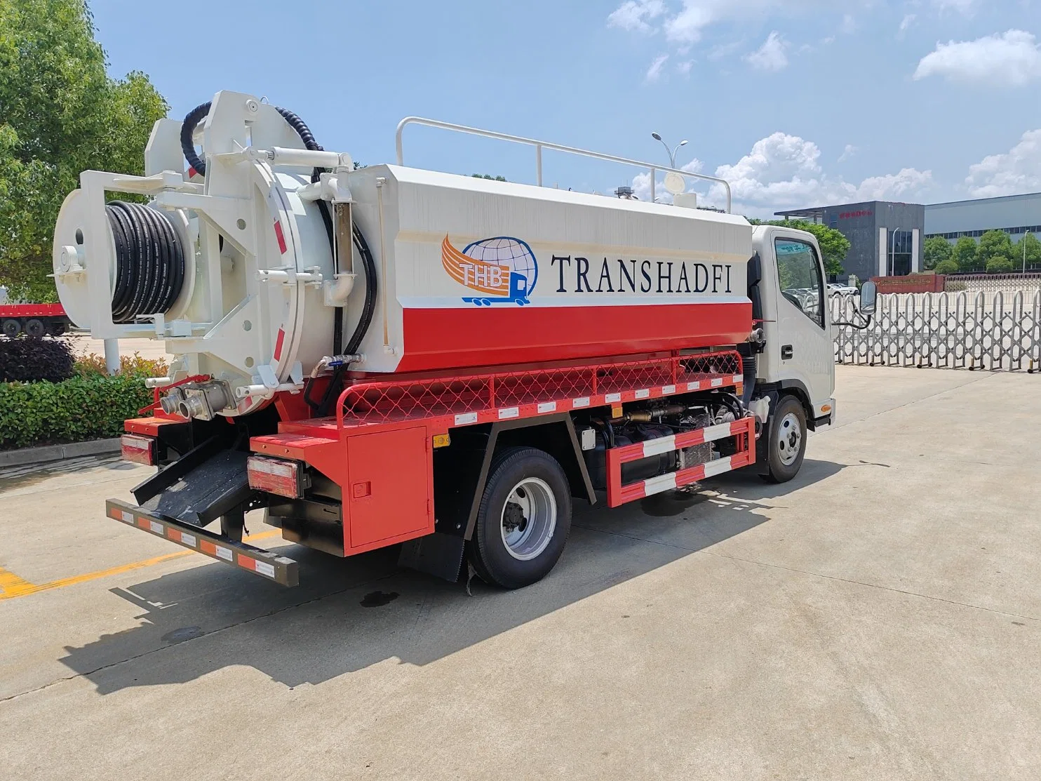 5cbm, 10cbm Sewage Suction Truck Vacuum Truck with Cleaning System