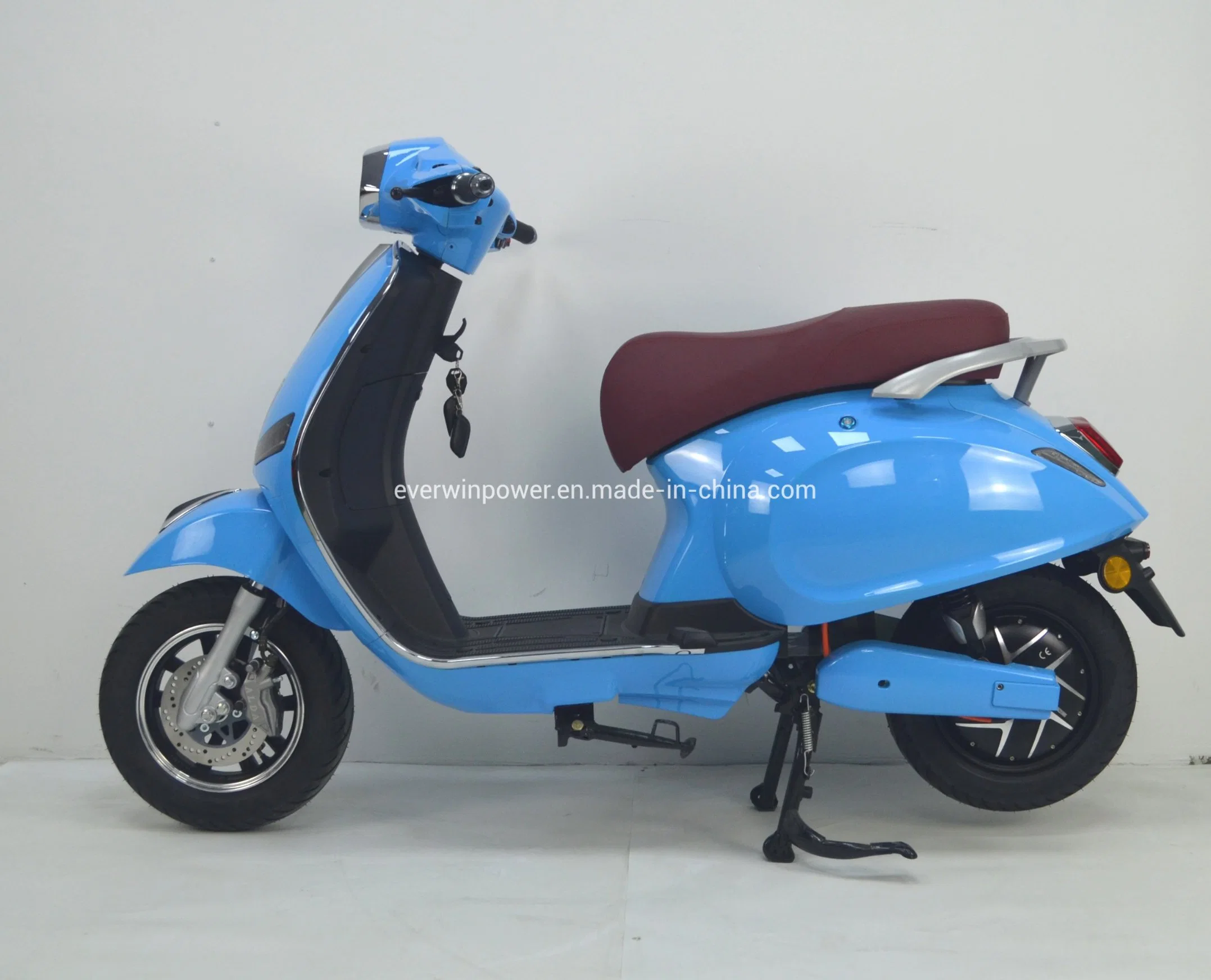 Nuevo diseño Vesp Modelo 1500W Motor Scooter Eléctrico Ew-528 Buen rendimiento con EEC Coc 25km/H Solo a granel