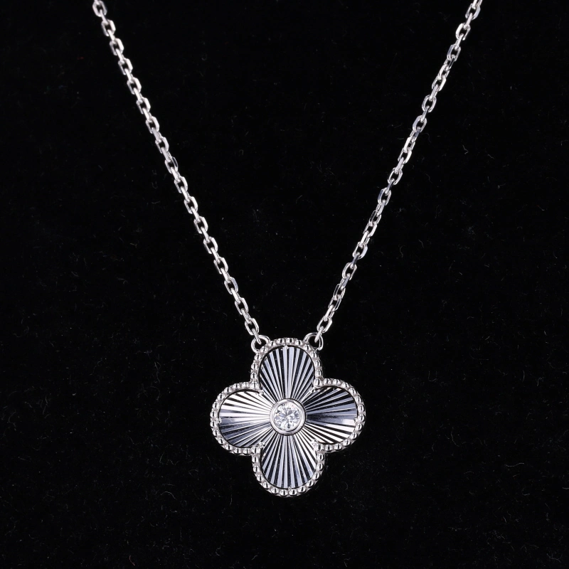 Fashion Design Diamond Necklace 18K White Gold with 0.3 Carat Diamonds