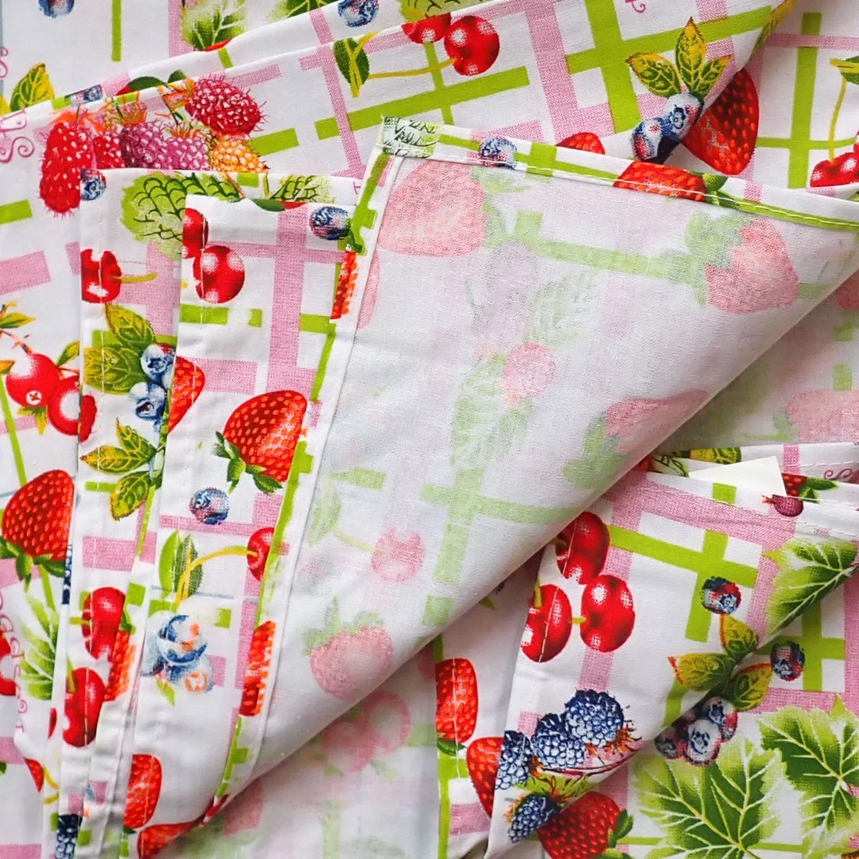 63X52 Inch 100% Cotton Printing Strawberry Table Cloth