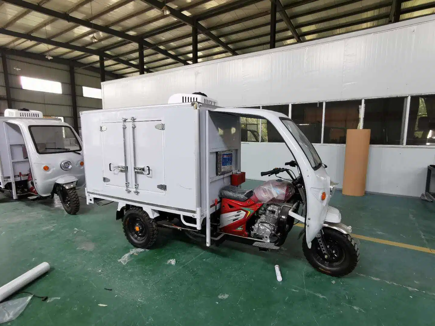 Refrigerated Tricycle 3 Wheel Truck Cargo Tipper Electric Tricycle with Refrigerated Box