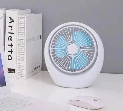 Heißer Verkauf Portable kleinen Desktop-Ventilator USB Laden New Electric Lüfter Silent Table USB wiederaufladbare Hand Mini Fan tragbar Schreibtischventilator