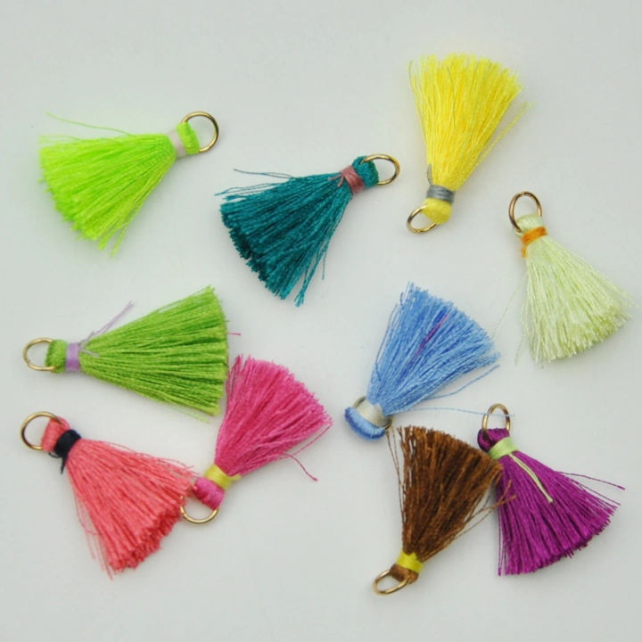 Wholesale/Supplier Small Fashion Polyester with Metal Ring Tassel for Garment