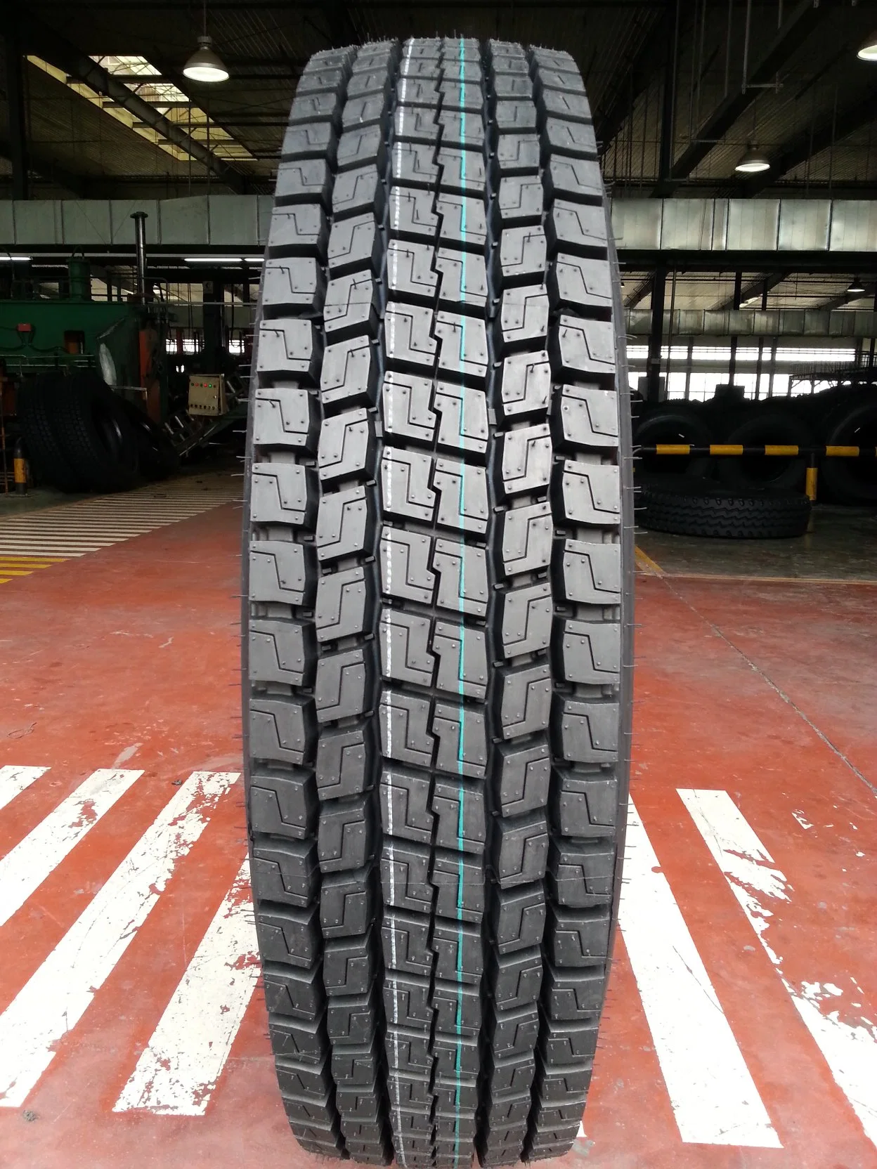 Chine Vente en gros pneu radial de camion, pneu de bus, pneu TBR 315/80r22.5 385/65r22.5 295/80r22.5