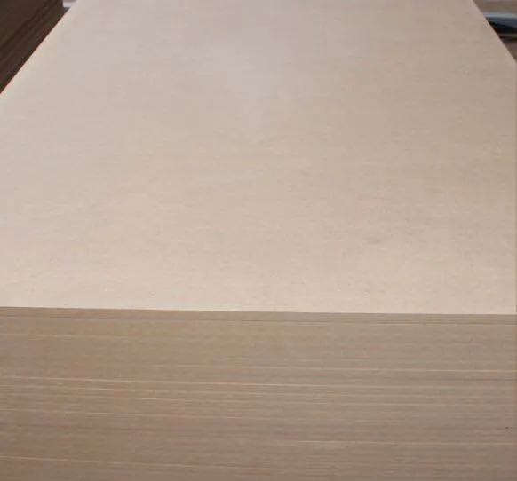 MDF Papier uni/fantaisie/stratifié/papier mélaminé, couleur claire, densité 700/720/750 Kg/m3, colle E1 18*17/16mm.