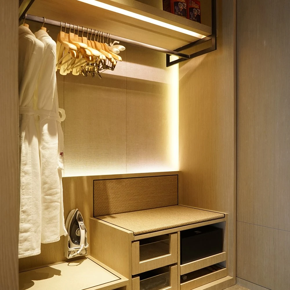 Made in China Hotel Modular Wardrobe with Oak Wood Venner