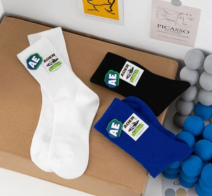 Wholesale/Supplier Colorful Stick Logo Cotton Socks Unisex Sports Socks