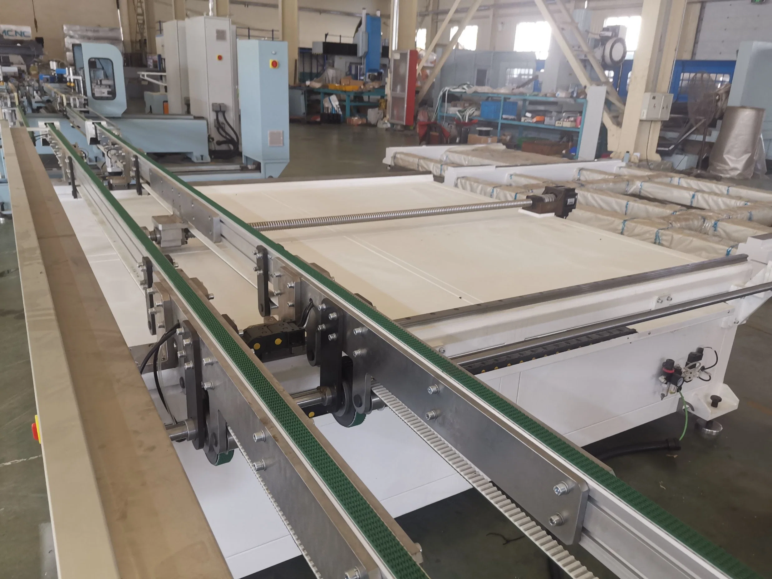 Esquina CNC línea de producción combinada de procesamiento de ventanas de aluminio