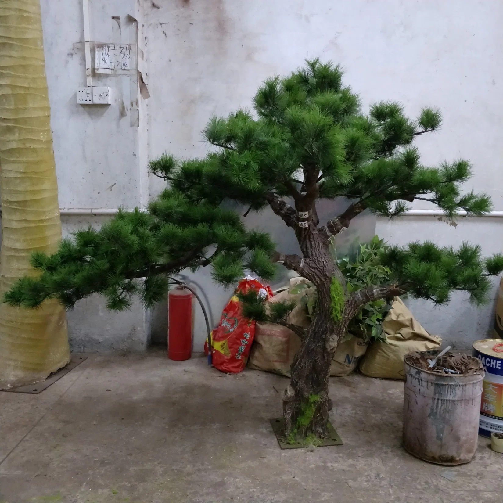 Customized Artificial Trees 3m Fiberglass Artificial Pine Trees for Decoration