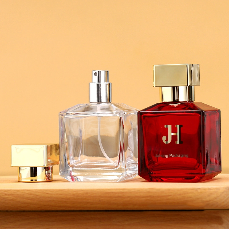 Ensemble de bouteilles de parfum classiques en verre avec capuchon et vaporisateur en alliage de zinc métallique et plastique.