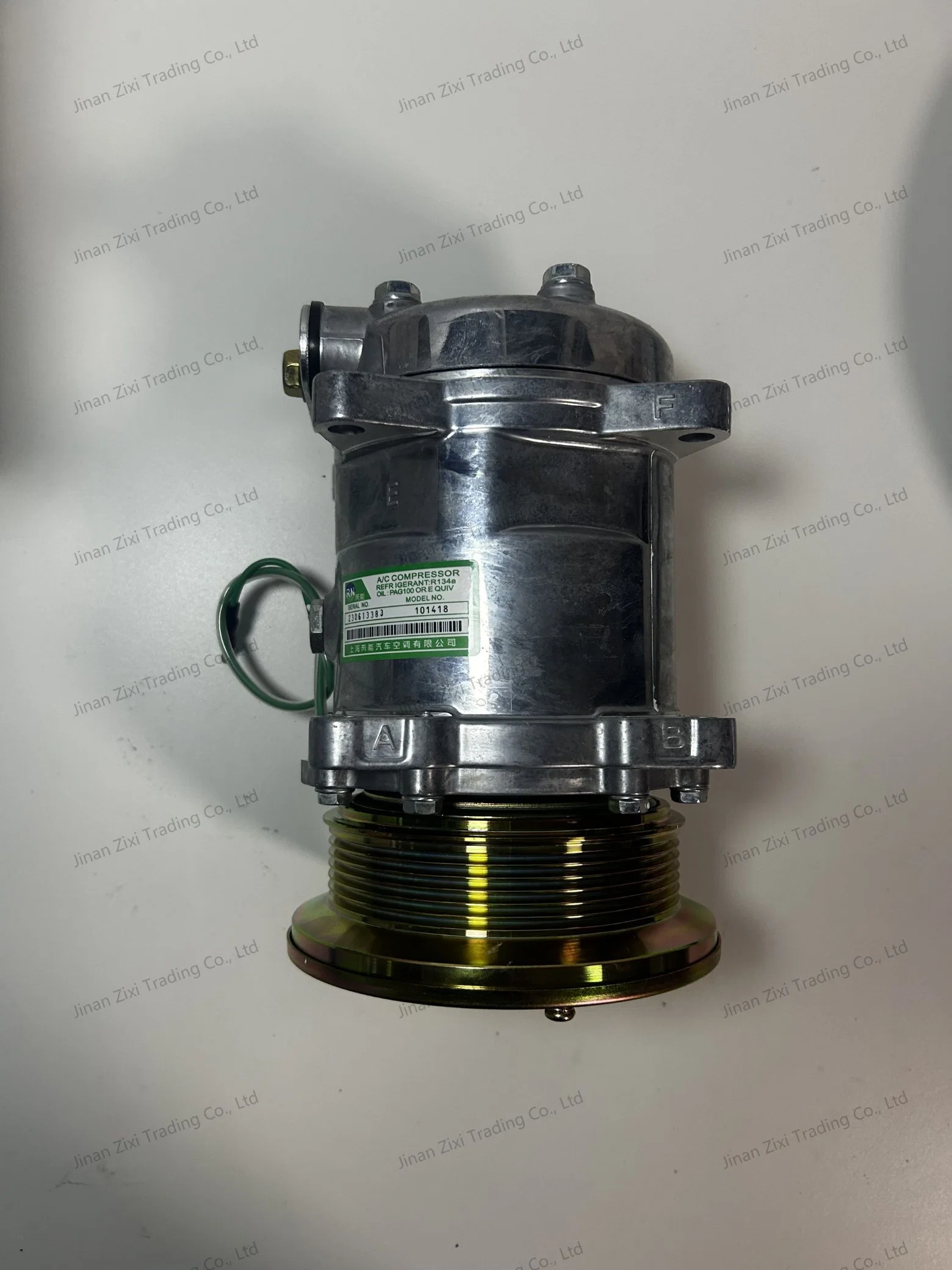 Wg1500139016 HOWO Dump Truck Parts Sinotruk HOWO Truck Spare Parts Air Conditioner Compressor