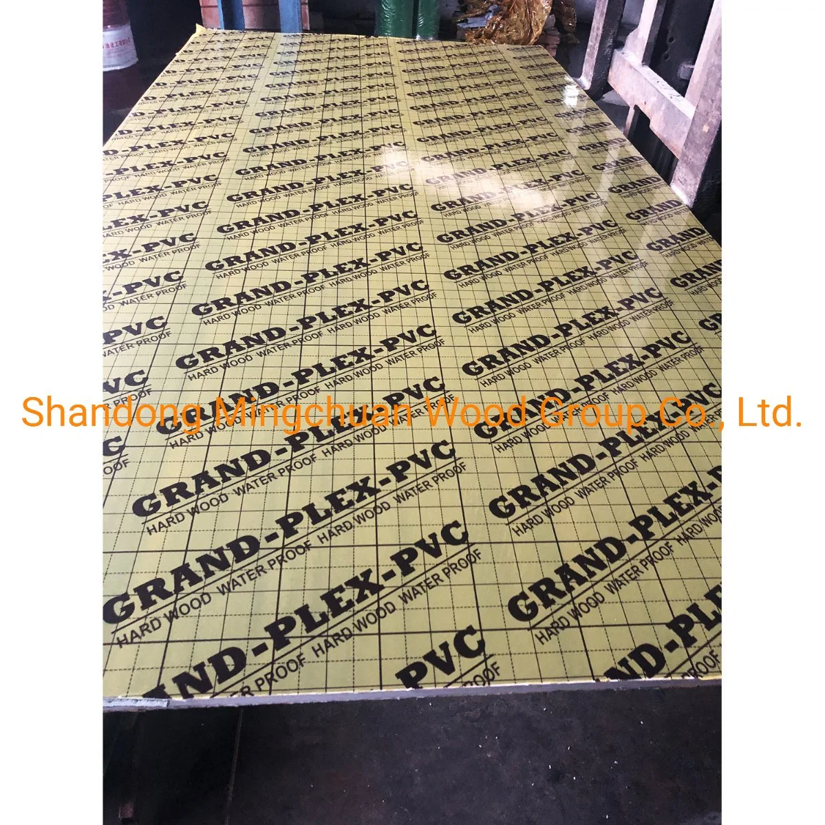 1220*2440*18mm PP Plastic Film Faced Plywood WBP Glue Tempered Glass Coated Board