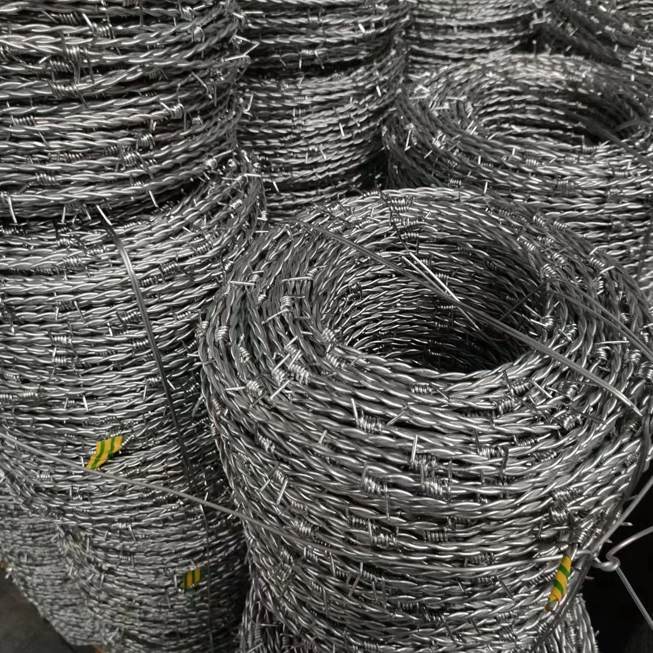 Hot Sale Barbed Steel Wire Anti Theft Barbed Wire Mesh