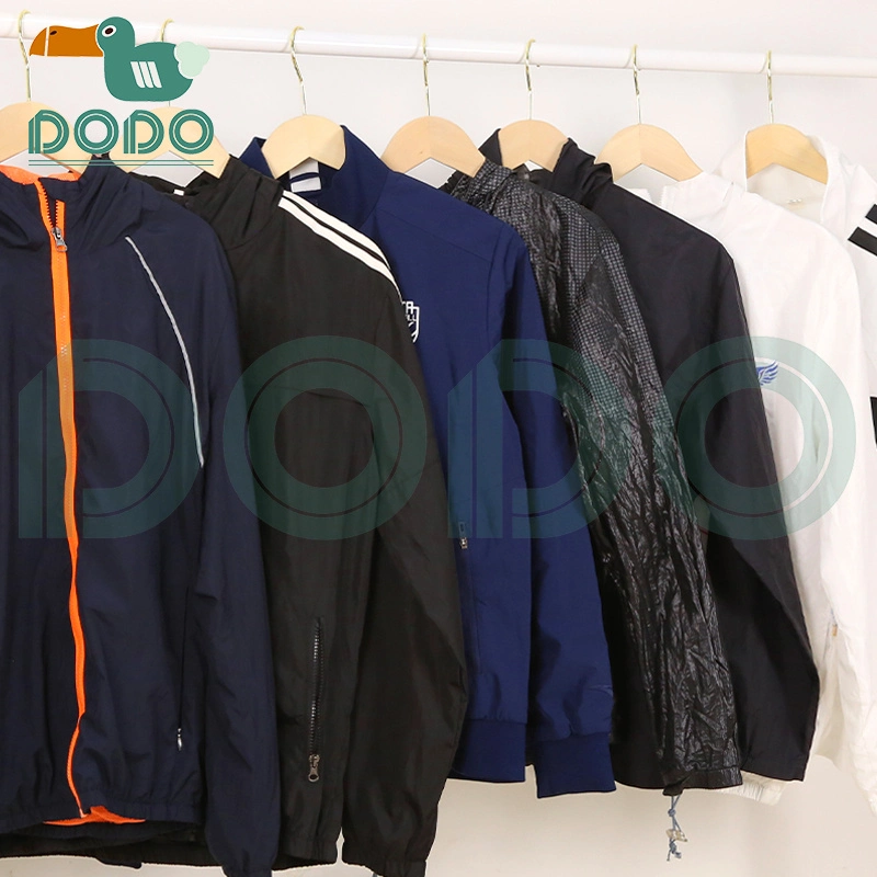 Ukay mejor ropa de calidad pacas ropa deportiva de los hombres utilizaron balas de la chaqueta