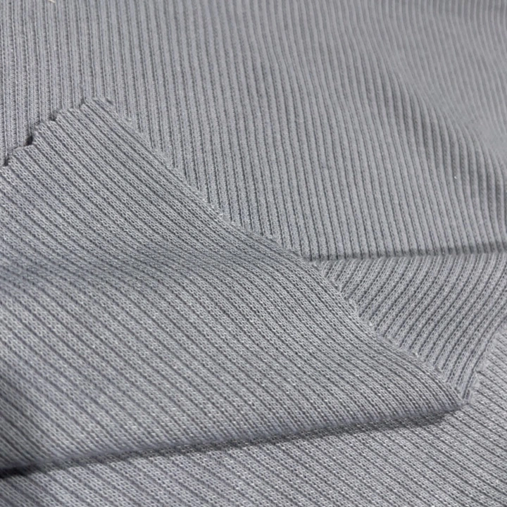 Tricoté côtelé et élastique innovant TC : 62 % polyester, 33 % coton, 5 % spandex, 140 cm, 190 G/M2 : extensible et élégant