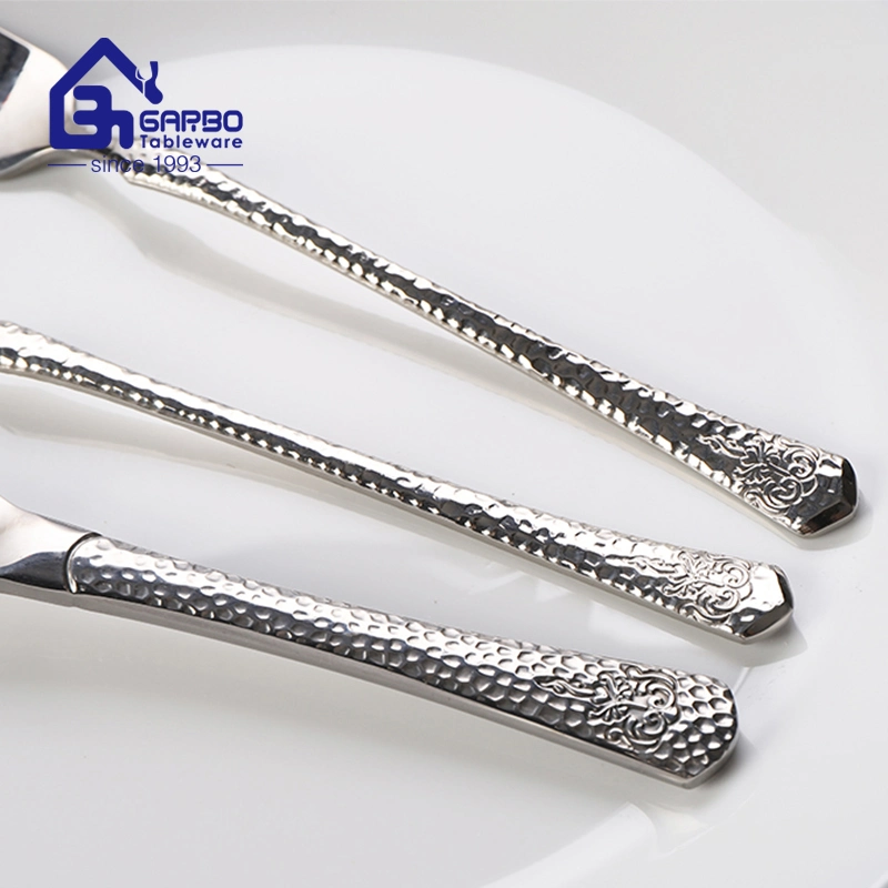 Garfo para jantar em cor dourada e-Plated colorido com pega em cor vermelha High-end Utensílios de cozinha Premium 304 18-8 aço inoxidável jantar garfo