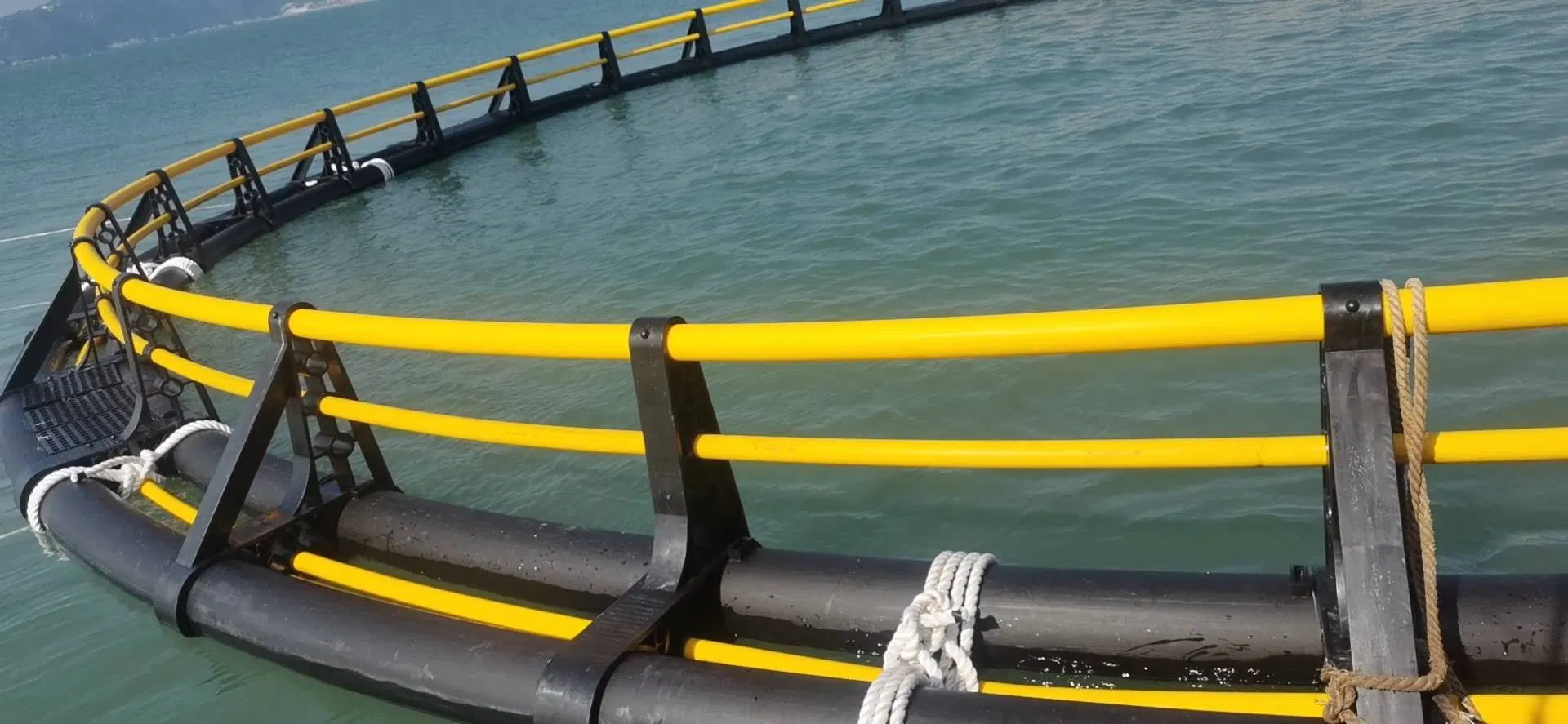 Strom resistir HDPE peces Flotante Jaula con sistema de amarre en el