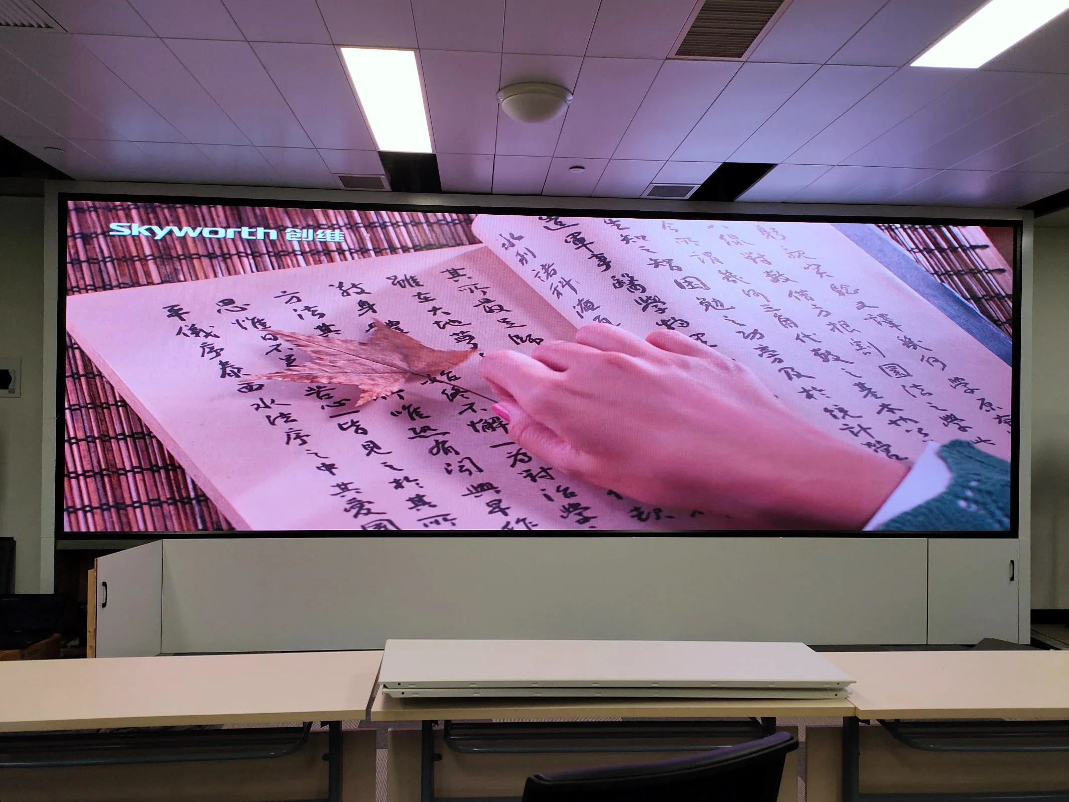 Video Advertising Fws Cardboard, Wooden Carton, Flight Case LED Screen Display