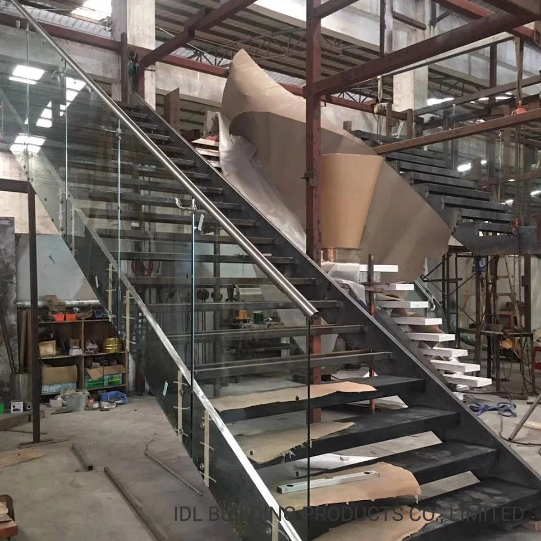 Indoor/Outdoor Double Stringer Wrought Iron/Stainless Steel Straight Staircase with Tempered Clear Glass Handrail