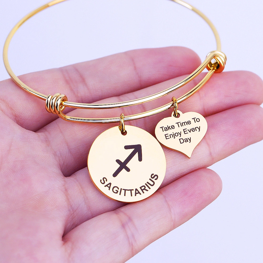 Nome personalizado personalizado gravado Lucky Blangle Charm pulseira dia das mães Presente