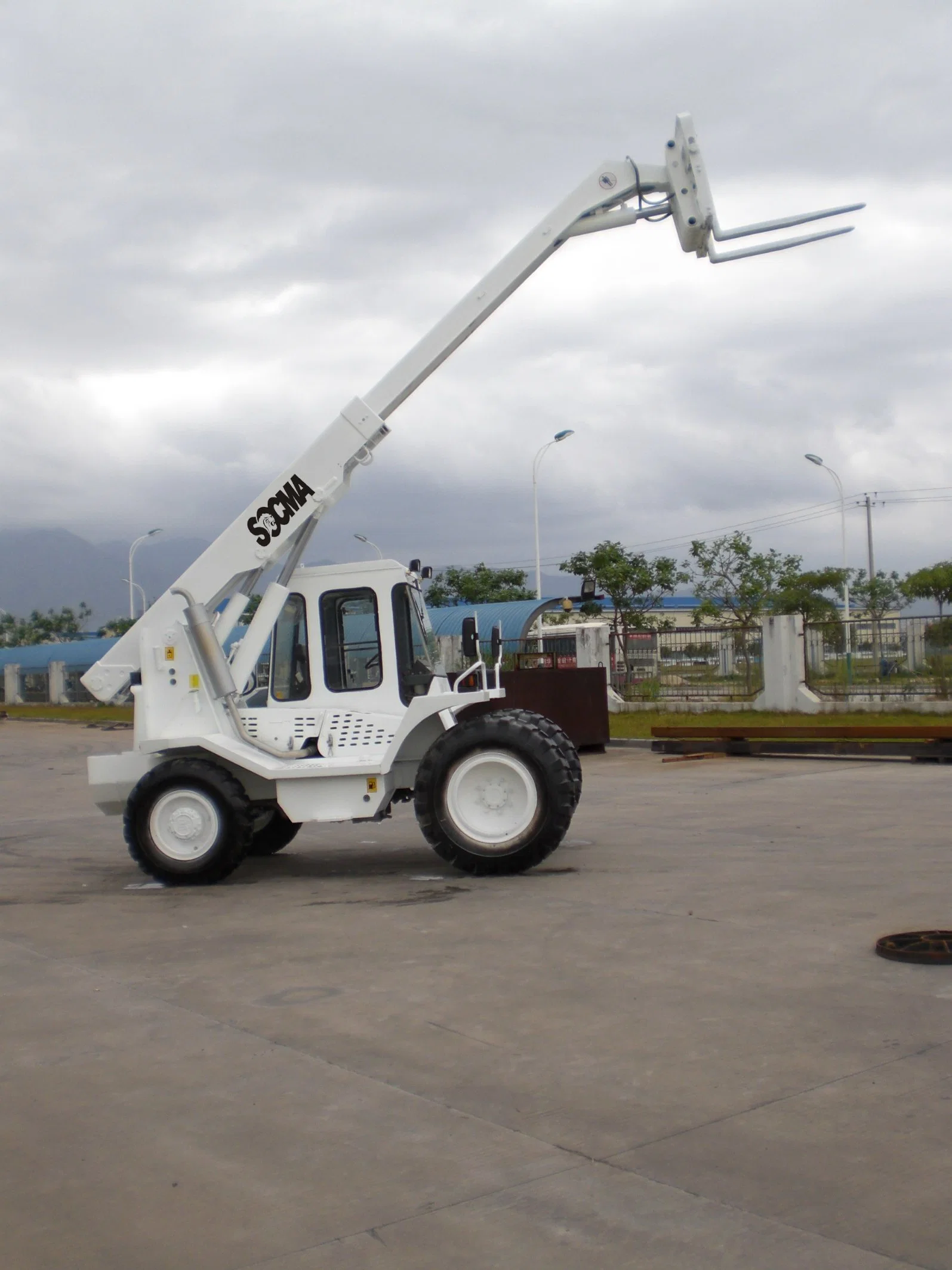 Socma Hnt25-4 off Road Hydraulic Pump Telescopic Rotating Forklift with Aerial Working Platform