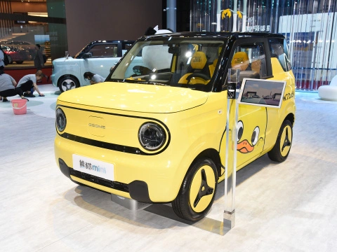 السيارة الكهربائية Geely Panda Mini 2023 EV Cute على بعد 120 كم هندسة جديدة Geometry Geome Auto Carro Electrico للفتيات الطاقة الجديدة السيارات