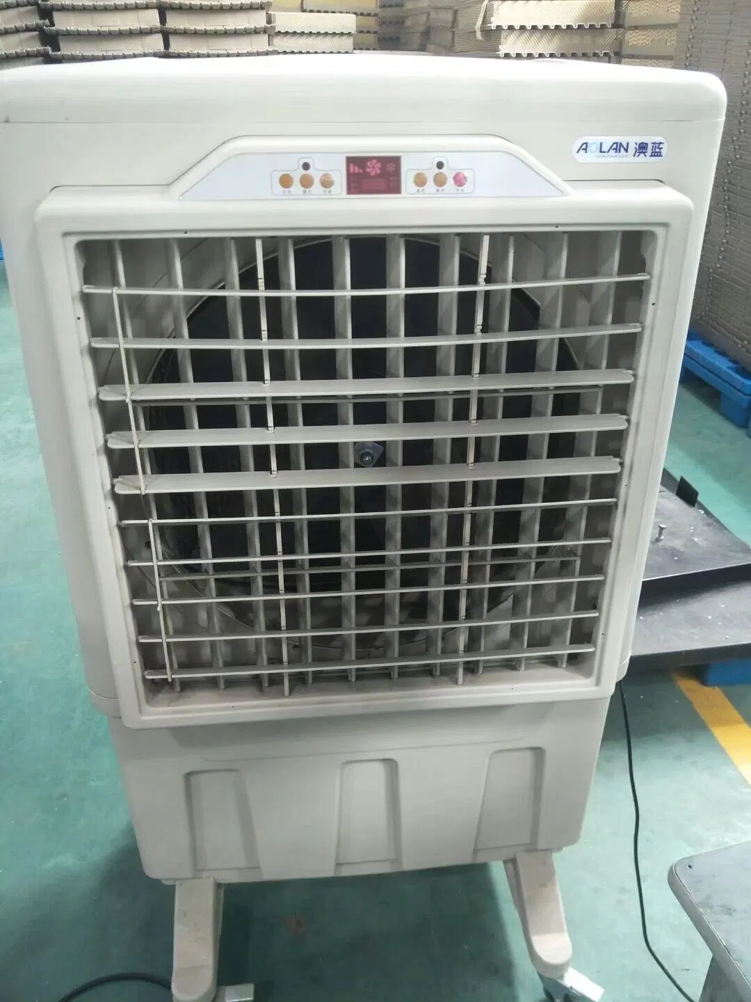 Liquid Crystal Control of Mobile Large Air Volume Evaporative Air Conditioner