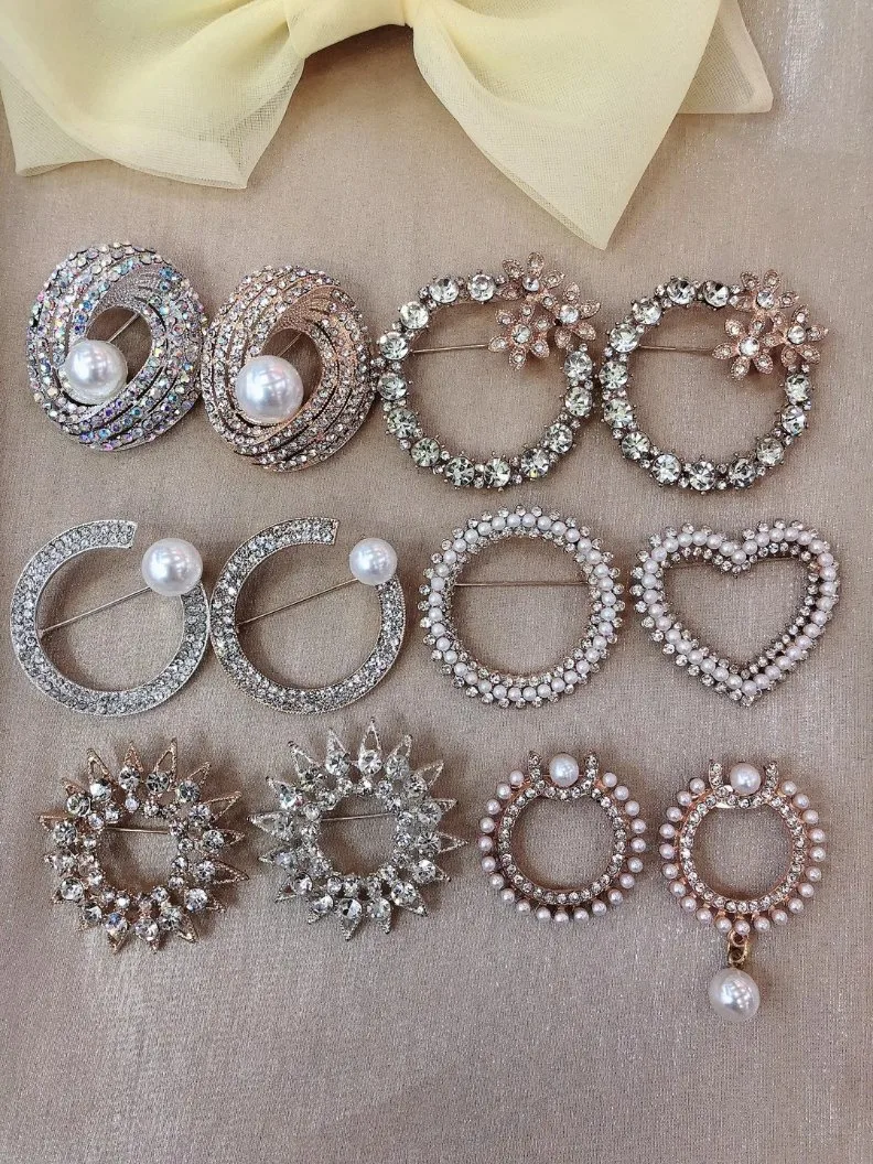Encanto clásico de Rhinestones Broche de perlas de cristal de la moda pin vestido capa Accesorios Joyas lindo Broche Corazón el amor de seguridad de los polos de la mujer de joyería