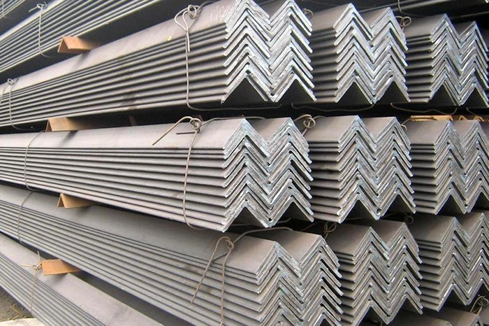 Q235 Q345b viga angular de acero galvanizado DIP en caliente perforada