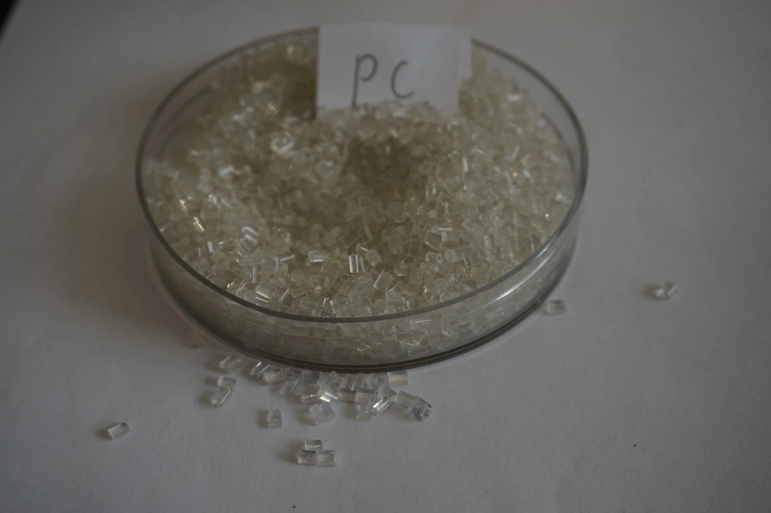 2023 PC Poly-Carbonate verre rempli de granules de plastique