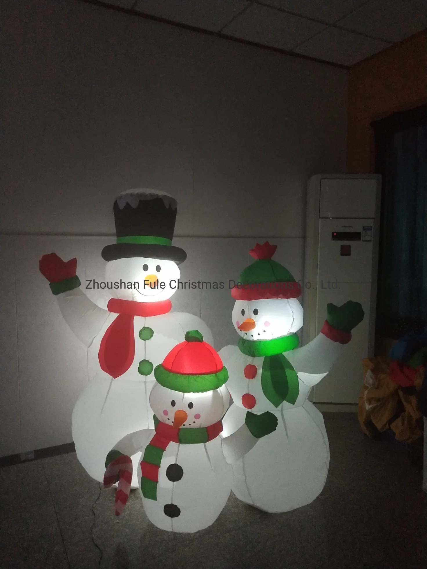 Décoration de Noël pour la maison : Famille de bonhommes de neige gonflables.