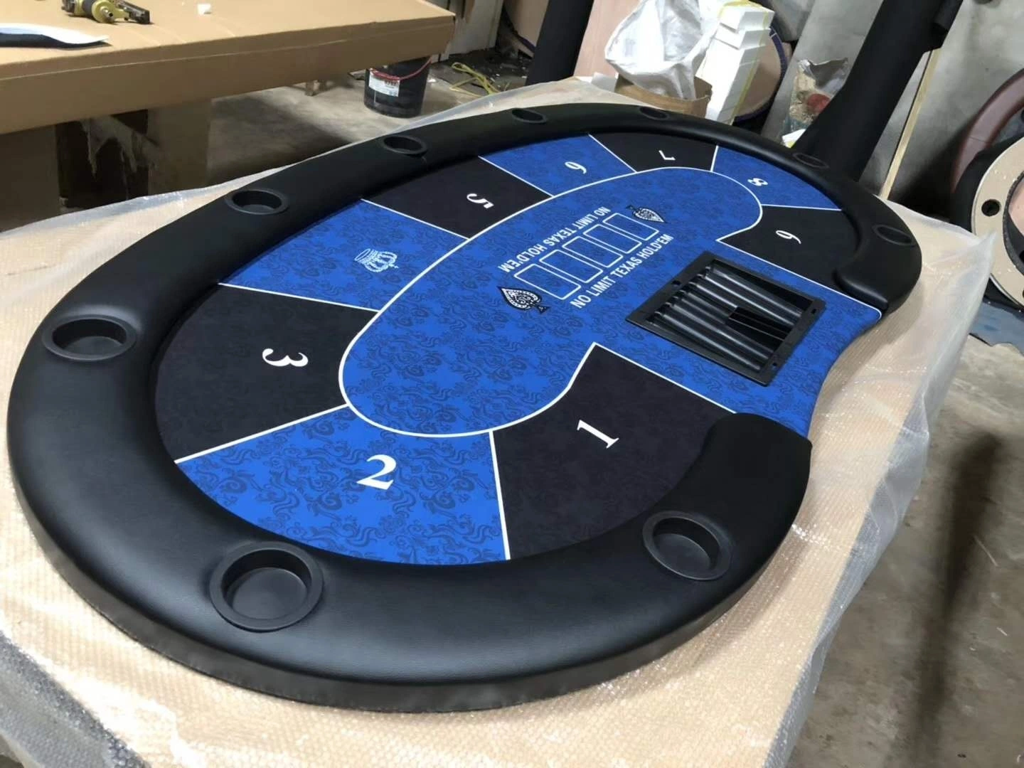 A dobragem Custom Poker Tampo da Mesa de pôquer com Racetrack Dobrável e jogo de pôquer Mem Verificar vender